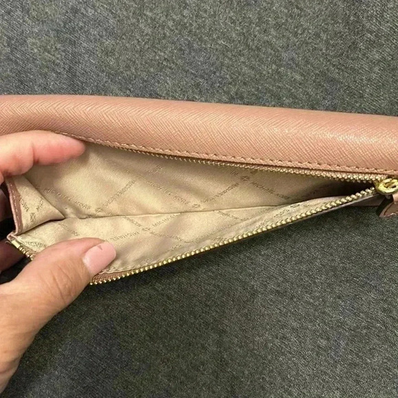 Michael Kors wallet, brand new no tags. - Picture 3 of 7